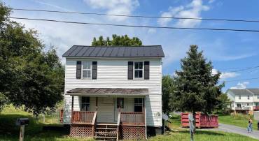604 W KING ST, STRASBURG, Virginia 22657, 2 Bedrooms Bedrooms, ,1 BathroomBathrooms,Residential,For sale,604 W KING ST,VASH2012132 MLS # VASH2012132