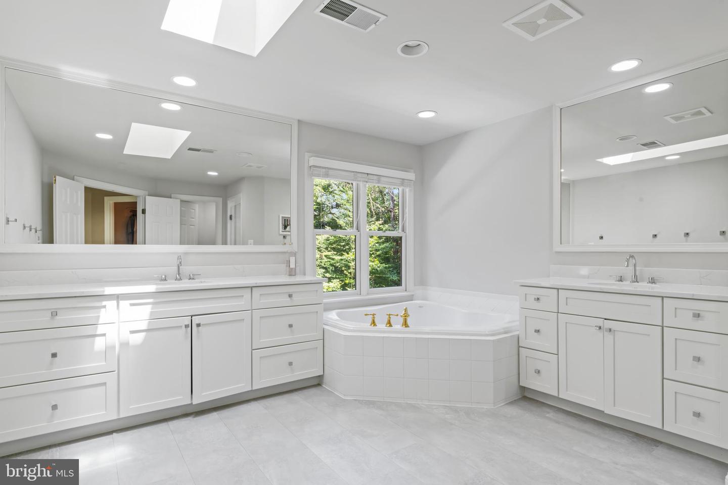 40558 BLACK GOLD PL, LEESBURG, Virginia 20176, 5 Bedrooms Bedrooms, ,5 BathroomsBathrooms,Residential,For sale,40558 BLACK GOLD PL,VALO2103608 MLS # VALO2103608