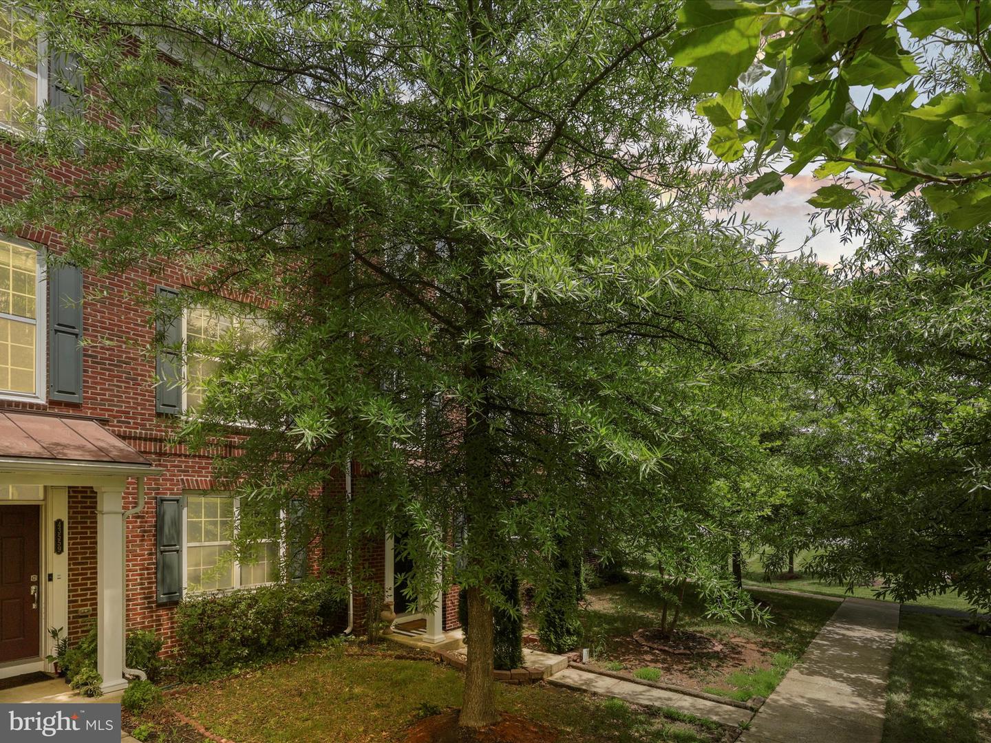 43559 WHEADON TER, CHANTILLY, Virginia 20152, 4 Bedrooms Bedrooms, ,3 BathroomsBathrooms,Residential,For sale,43559 WHEADON TER,VALO2103634 MLS # VALO2103634