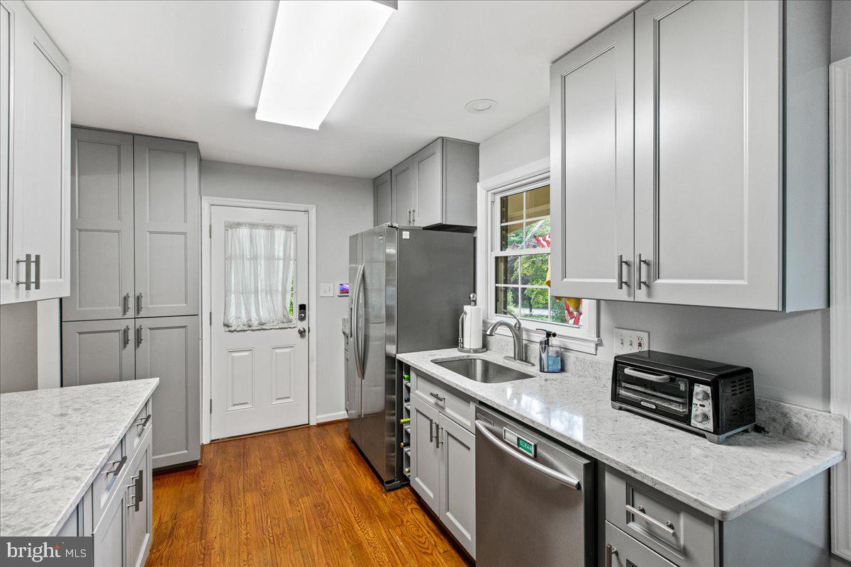 7128 DEVONSHIRE RD, ALEXANDRIA, Virginia 22307, 5 Bedrooms Bedrooms, ,3 BathroomsBathrooms,Residential,For sale,7128 DEVONSHIRE RD,VAFX2258822 MLS # VAFX2258822