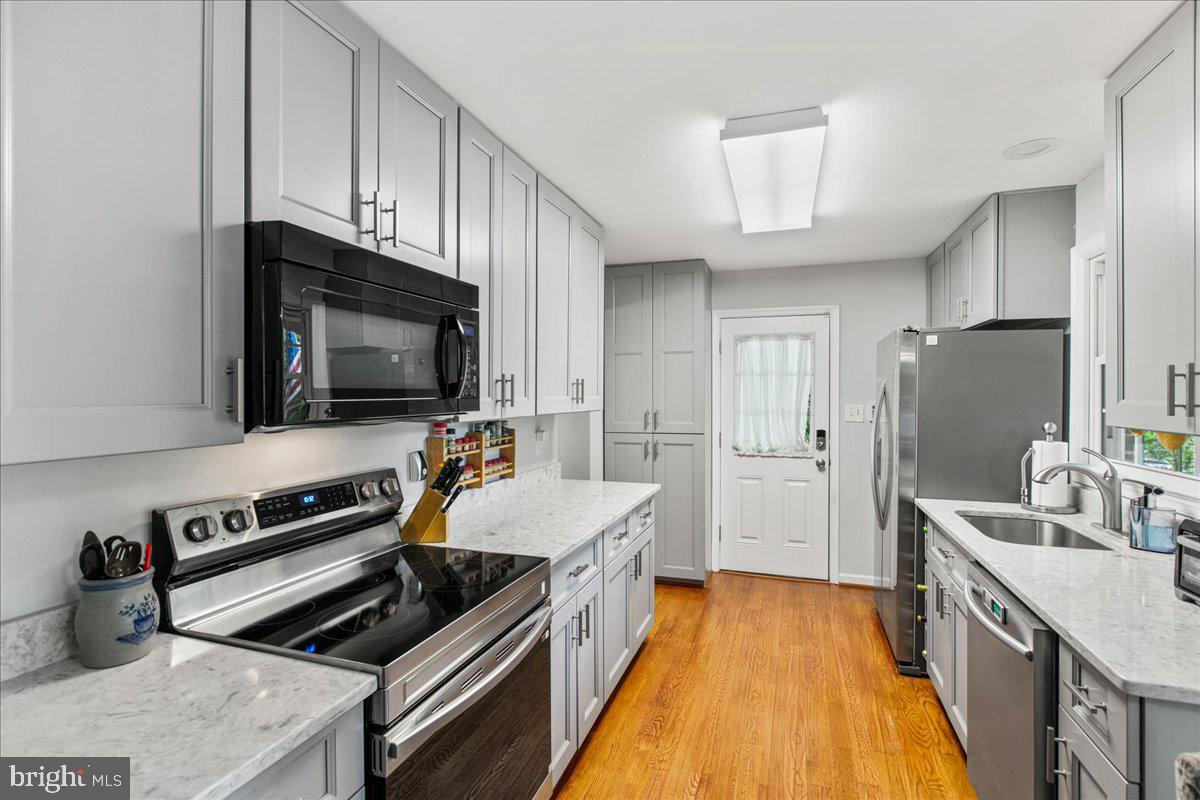7128 DEVONSHIRE RD, ALEXANDRIA, Virginia 22307, 5 Bedrooms Bedrooms, ,3 BathroomsBathrooms,Residential,For sale,7128 DEVONSHIRE RD,VAFX2258822 MLS # VAFX2258822