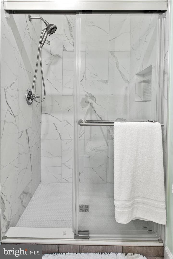 7128 DEVONSHIRE RD, ALEXANDRIA, Virginia 22307, 5 Bedrooms Bedrooms, ,3 BathroomsBathrooms,Residential,For sale,7128 DEVONSHIRE RD,VAFX2258822 MLS # VAFX2258822
