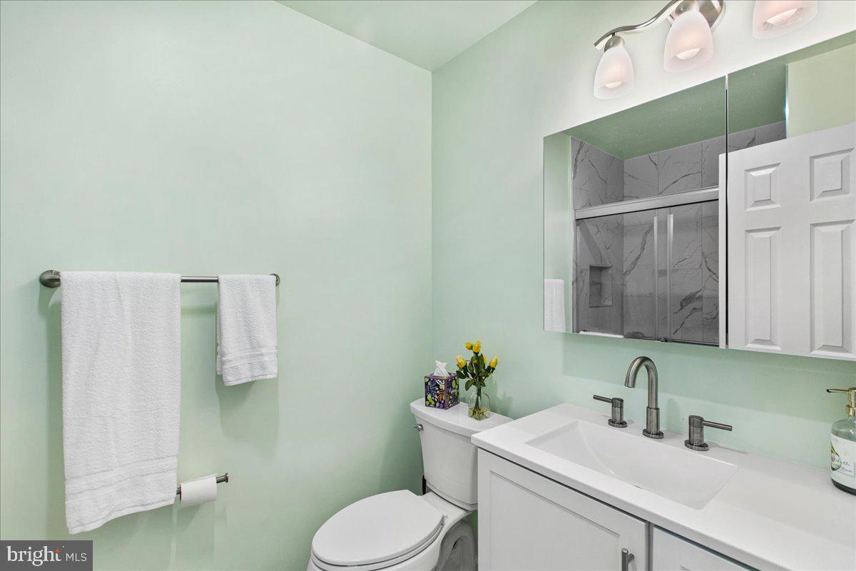 7128 DEVONSHIRE RD, ALEXANDRIA, Virginia 22307, 5 Bedrooms Bedrooms, ,3 BathroomsBathrooms,Residential,For sale,7128 DEVONSHIRE RD,VAFX2258822 MLS # VAFX2258822