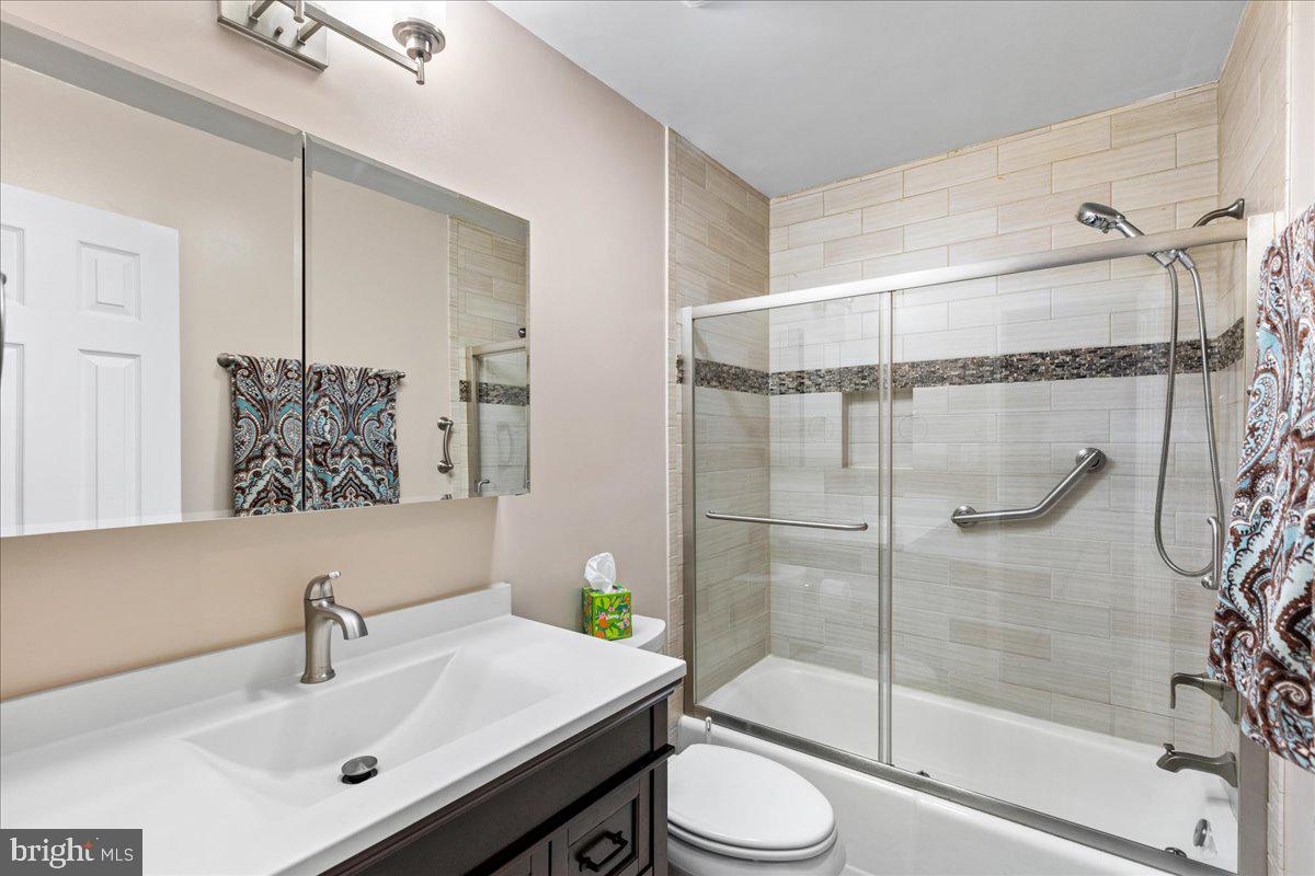 7128 DEVONSHIRE RD, ALEXANDRIA, Virginia 22307, 5 Bedrooms Bedrooms, ,3 BathroomsBathrooms,Residential,For sale,7128 DEVONSHIRE RD,VAFX2258822 MLS # VAFX2258822