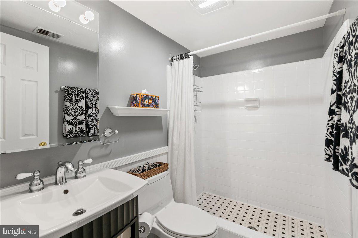 7128 DEVONSHIRE RD, ALEXANDRIA, Virginia 22307, 5 Bedrooms Bedrooms, ,3 BathroomsBathrooms,Residential,For sale,7128 DEVONSHIRE RD,VAFX2258822 MLS # VAFX2258822