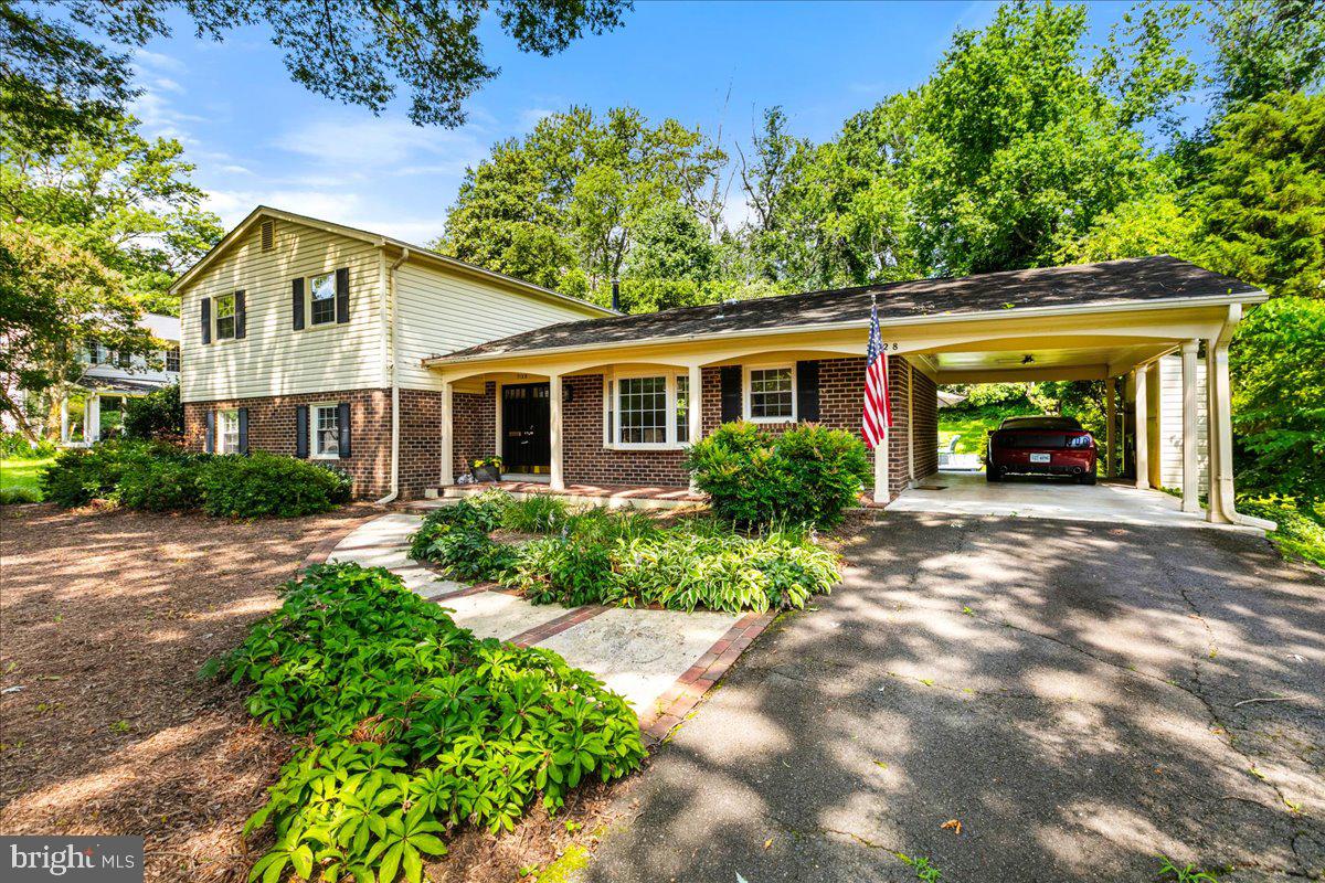 7128 DEVONSHIRE RD, ALEXANDRIA, Virginia 22307, 5 Bedrooms Bedrooms, ,3 BathroomsBathrooms,Residential,For sale,7128 DEVONSHIRE RD,VAFX2258822 MLS # VAFX2258822