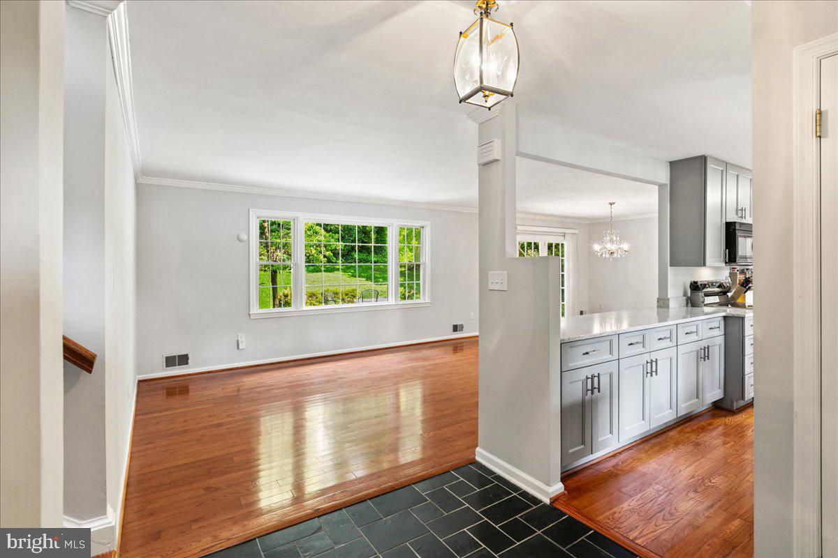 7128 DEVONSHIRE RD, ALEXANDRIA, Virginia 22307, 5 Bedrooms Bedrooms, ,3 BathroomsBathrooms,Residential,For sale,7128 DEVONSHIRE RD,VAFX2258822 MLS # VAFX2258822