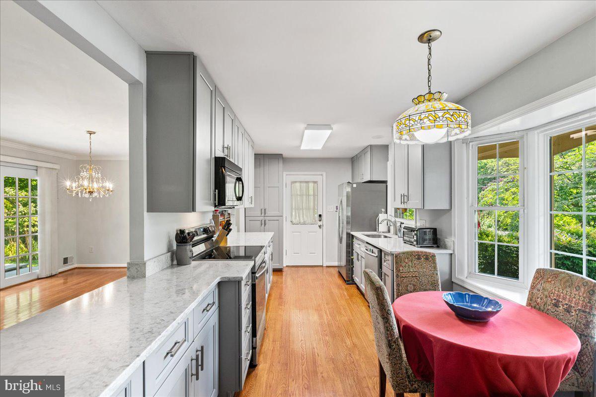 7128 DEVONSHIRE RD, ALEXANDRIA, Virginia 22307, 5 Bedrooms Bedrooms, ,3 BathroomsBathrooms,Residential,For sale,7128 DEVONSHIRE RD,VAFX2258822 MLS # VAFX2258822