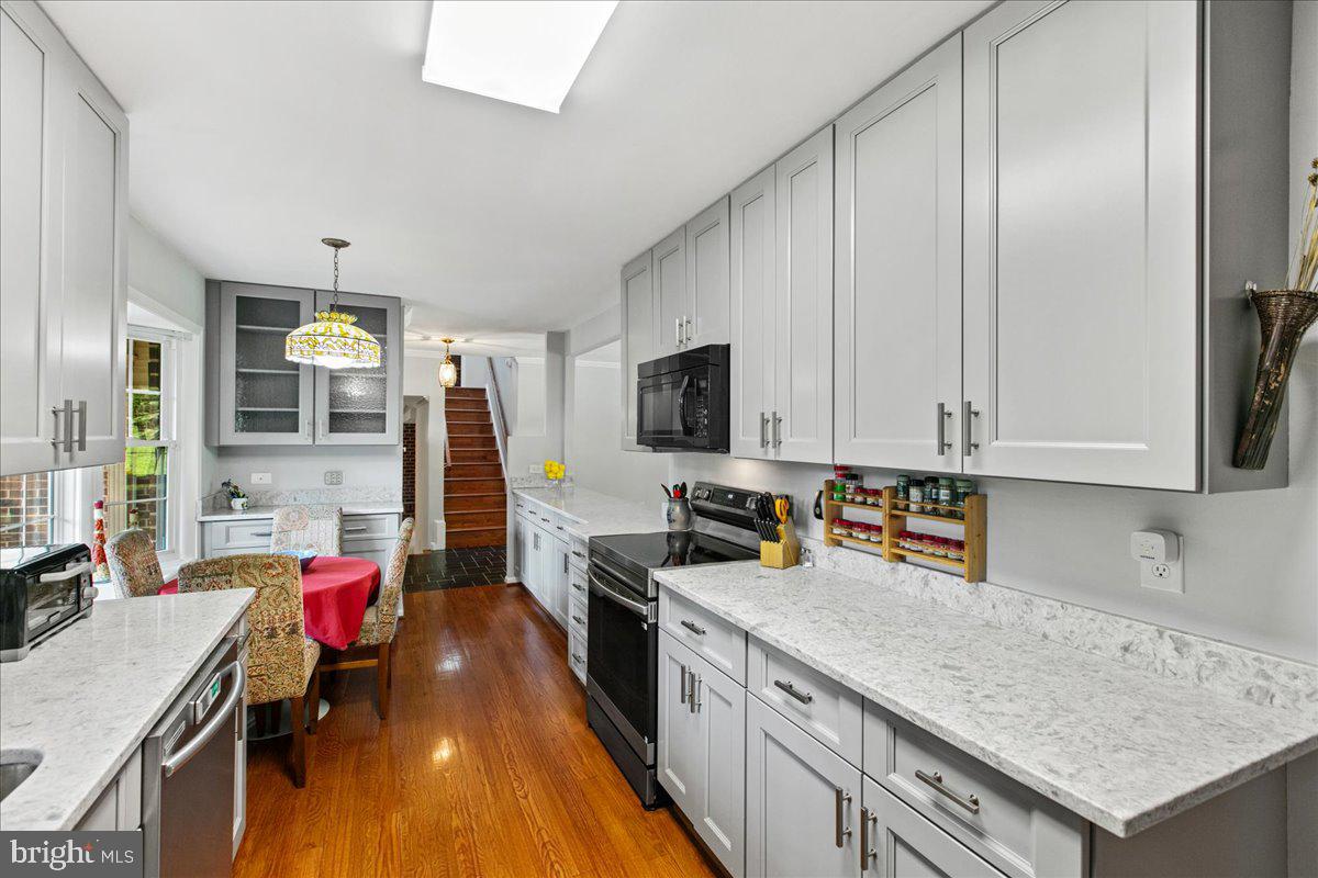 7128 DEVONSHIRE RD, ALEXANDRIA, Virginia 22307, 5 Bedrooms Bedrooms, ,3 BathroomsBathrooms,Residential,For sale,7128 DEVONSHIRE RD,VAFX2258822 MLS # VAFX2258822