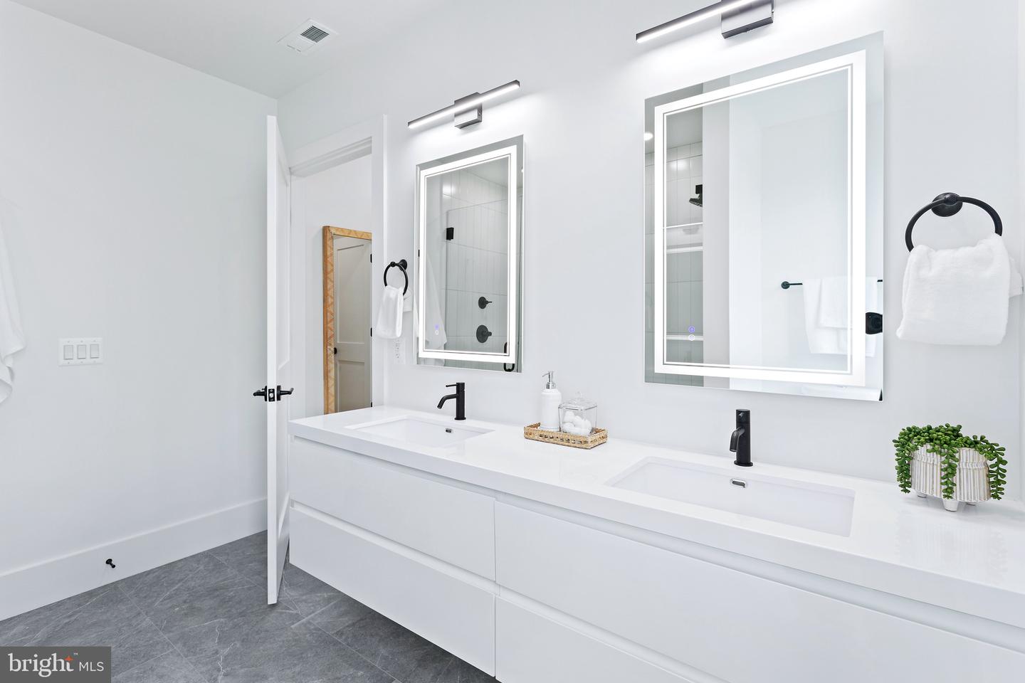 3200 22ND ST NE #103, WASHINGTON, District Of Columbia 20018, 3 Bedrooms Bedrooms, ,2 BathroomsBathrooms,Residential,For sale,3200 22ND ST NE #103,DCDC2213250 MLS # DCDC2213250