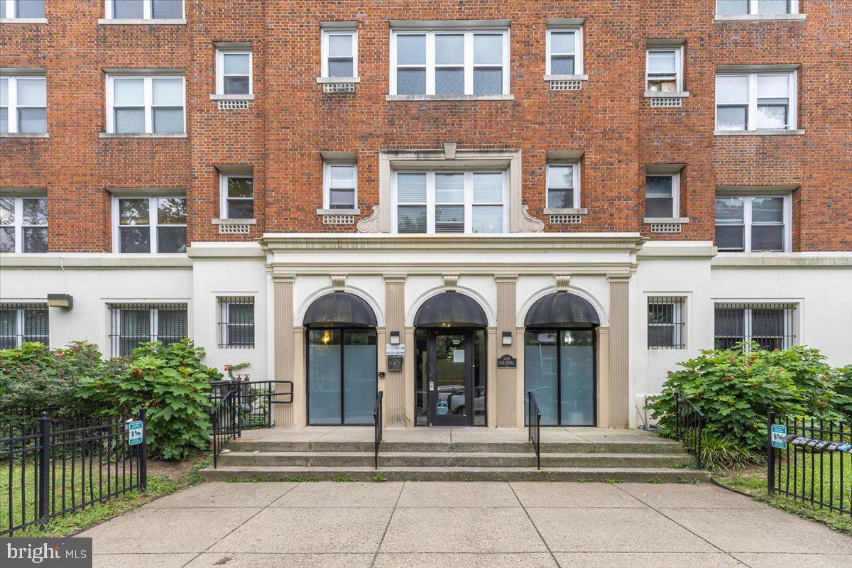 1458 COLUMBIA RD NW #105, WASHINGTON, District Of Columbia 20009, 2 Bedrooms Bedrooms, ,2 BathroomsBathrooms,Residential,For sale,1458 COLUMBIA RD NW #105,DCDC2213256 MLS # DCDC2213256