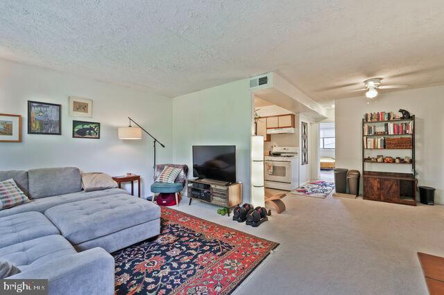 1633 D ST SE, WASHINGTON, District Of Columbia 20003, 5 Bedrooms Bedrooms, ,3 BathroomsBathrooms,Residential,For sale,1633 D ST SE,DCDC2190086 MLS # DCDC2190086