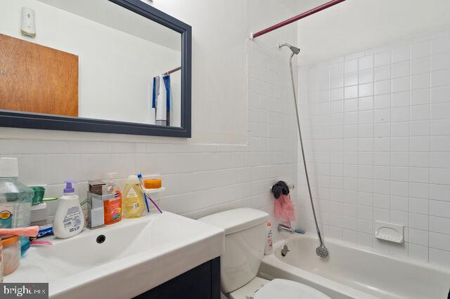 1633 D ST SE, WASHINGTON, District Of Columbia 20003, 5 Bedrooms Bedrooms, ,3 BathroomsBathrooms,Residential,For sale,1633 D ST SE,DCDC2190086 MLS # DCDC2190086