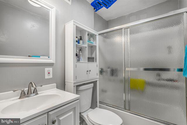1633 D ST SE, WASHINGTON, District Of Columbia 20003, 5 Bedrooms Bedrooms, ,3 BathroomsBathrooms,Residential,For sale,1633 D ST SE,DCDC2190086 MLS # DCDC2190086