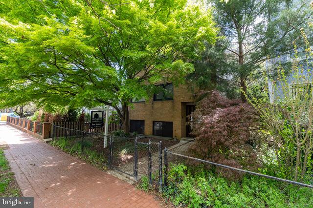 1633 D ST SE, WASHINGTON, District Of Columbia 20003, 5 Bedrooms Bedrooms, ,3 BathroomsBathrooms,Residential,For sale,1633 D ST SE,DCDC2190086 MLS # DCDC2190086
