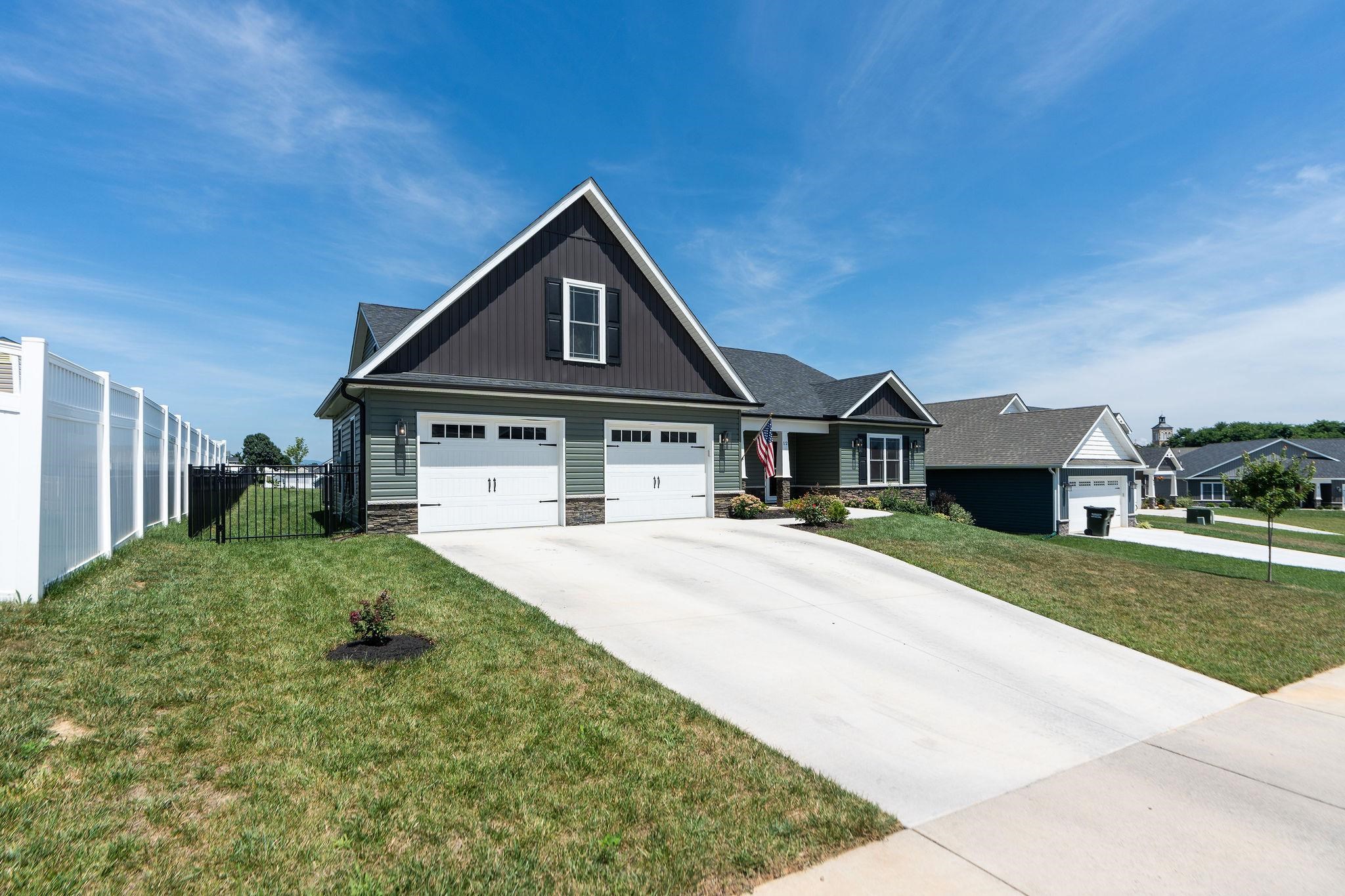 12 THOMAS DEAN CT, WAYNESBORO, Virginia 22980, 4 Bedrooms Bedrooms, ,3 BathroomsBathrooms,Residential,12 THOMAS DEAN CT,667371 MLS # 667371