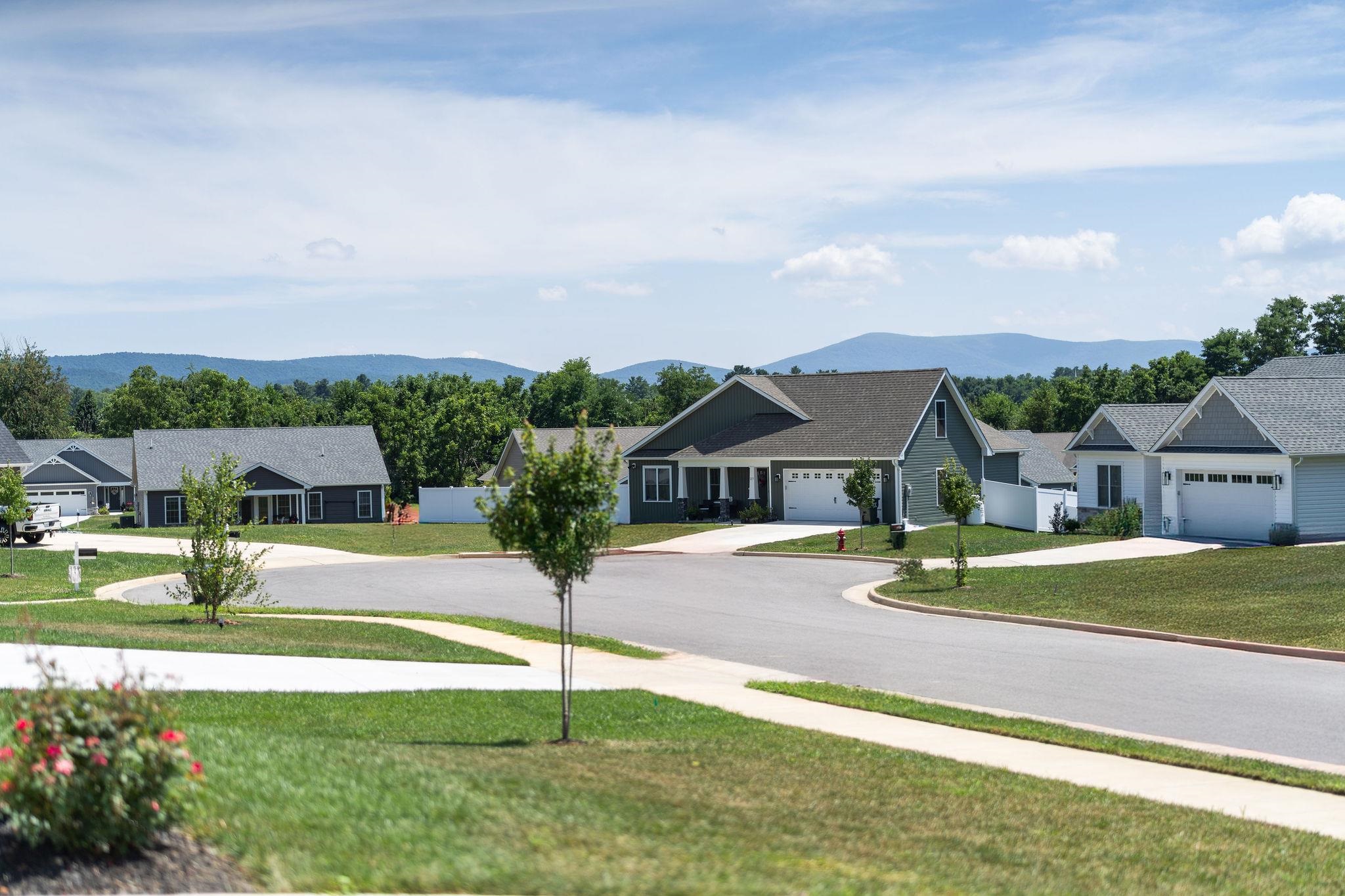 12 THOMAS DEAN CT, WAYNESBORO, Virginia 22980, 4 Bedrooms Bedrooms, ,3 BathroomsBathrooms,Residential,12 THOMAS DEAN CT,667371 MLS # 667371