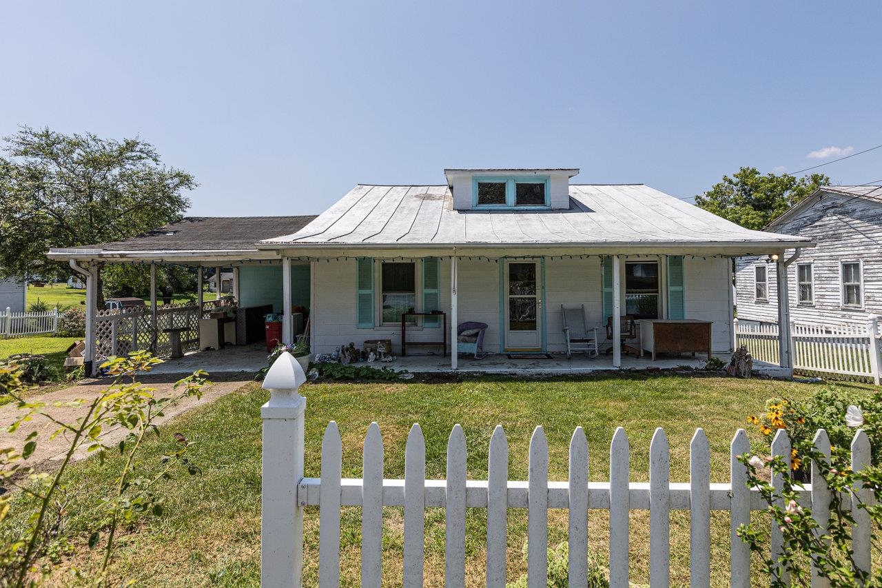 711 EIGHTH ST, SHENANDOAH, Virginia 22849, 2 Bedrooms Bedrooms, ,1 BathroomBathrooms,Residential,711 EIGHTH ST,667373 MLS # 667373