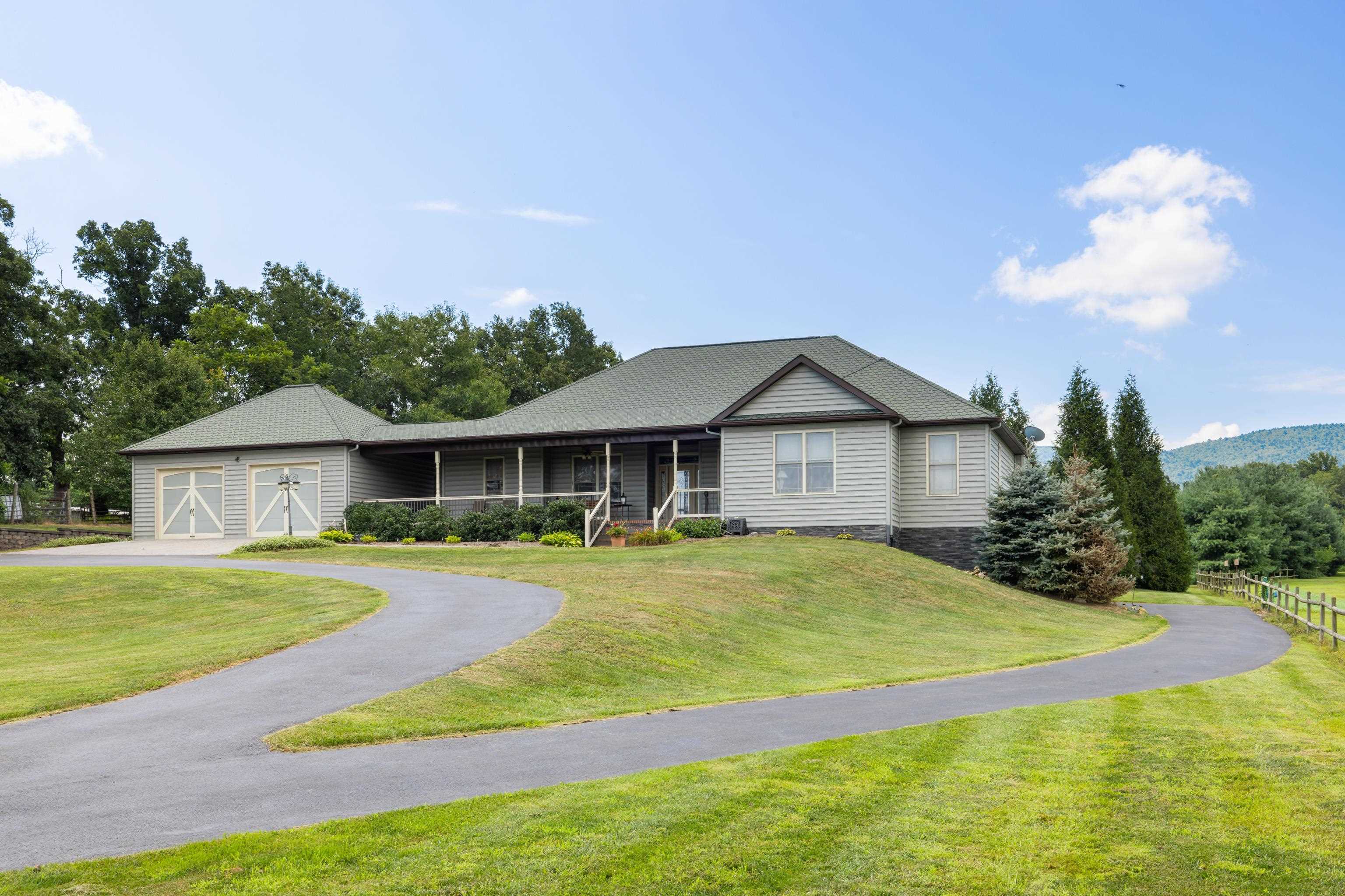 347 HORSESHOE CIR, STUARTS DRAFT, Virginia 24477, 5 Bedrooms Bedrooms, ,3 BathroomsBathrooms,Residential,347 HORSESHOE CIR,667376 MLS # 667376
