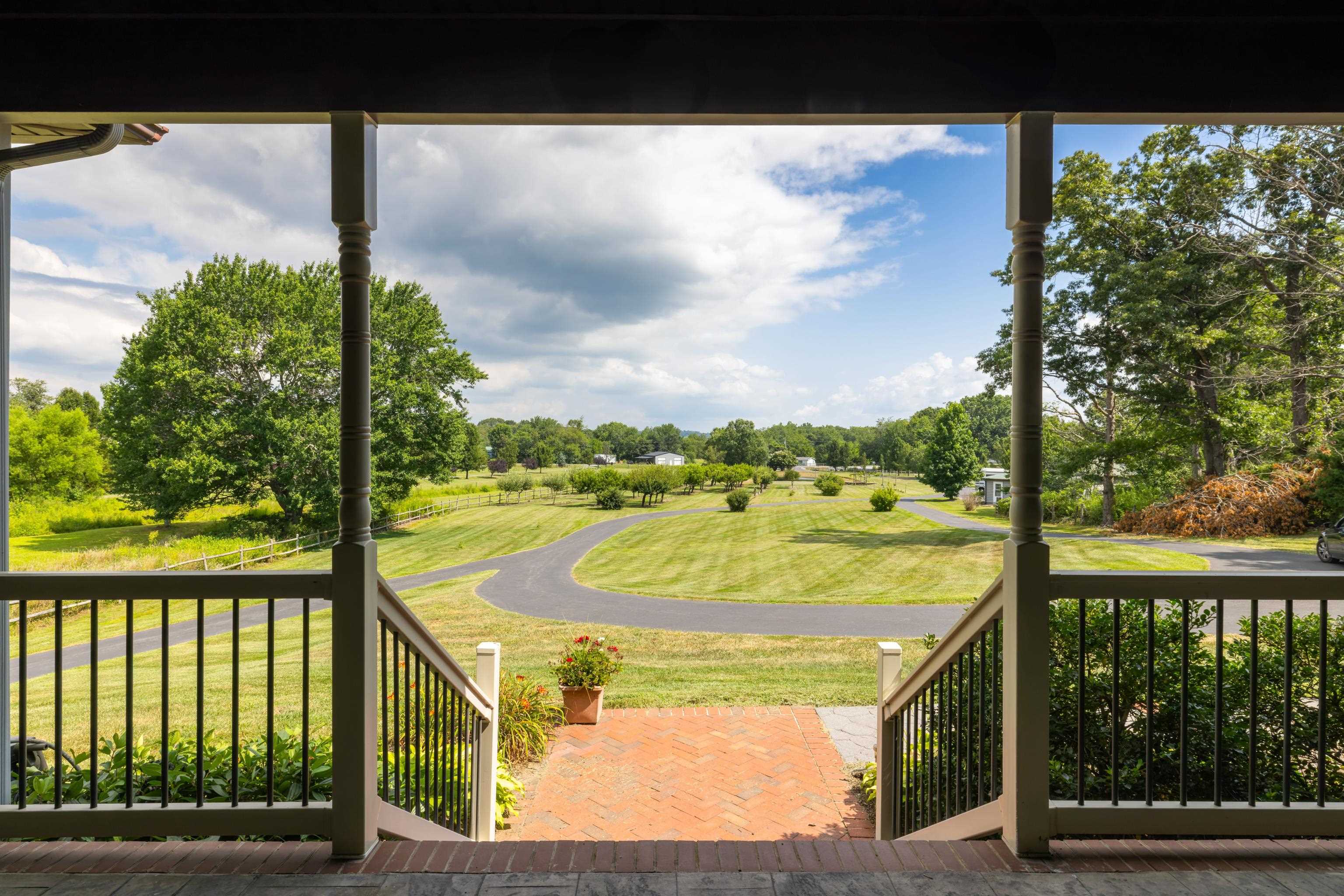 347 HORSESHOE CIR, STUARTS DRAFT, Virginia 24477, 5 Bedrooms Bedrooms, ,3 BathroomsBathrooms,Residential,347 HORSESHOE CIR,667376 MLS # 667376