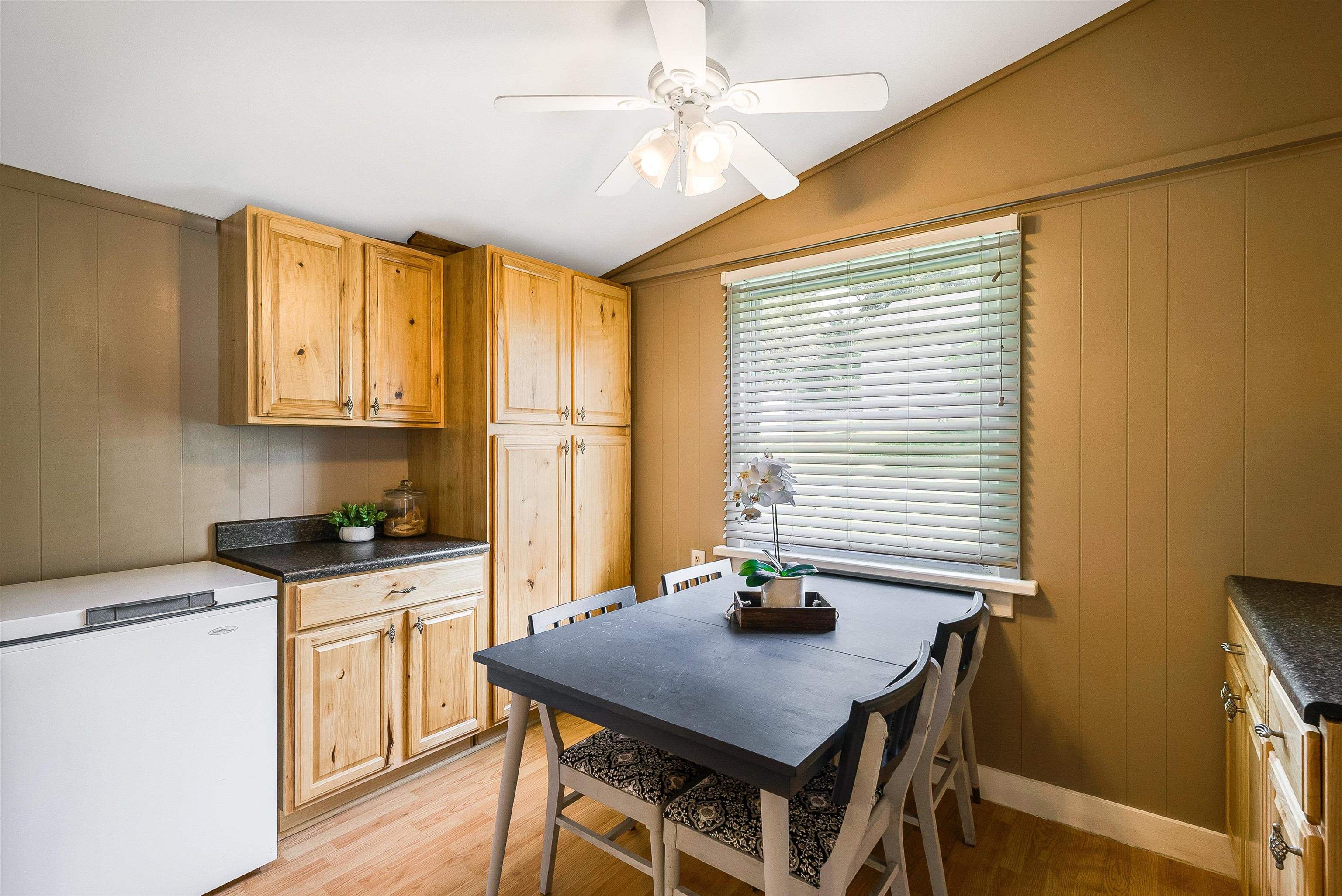 141 ELIZABETH AVE, WAYNESBORO, Virginia 22980, 3 Bedrooms Bedrooms, ,1 BathroomBathrooms,Residential,141 ELIZABETH AVE,667377 MLS # 667377