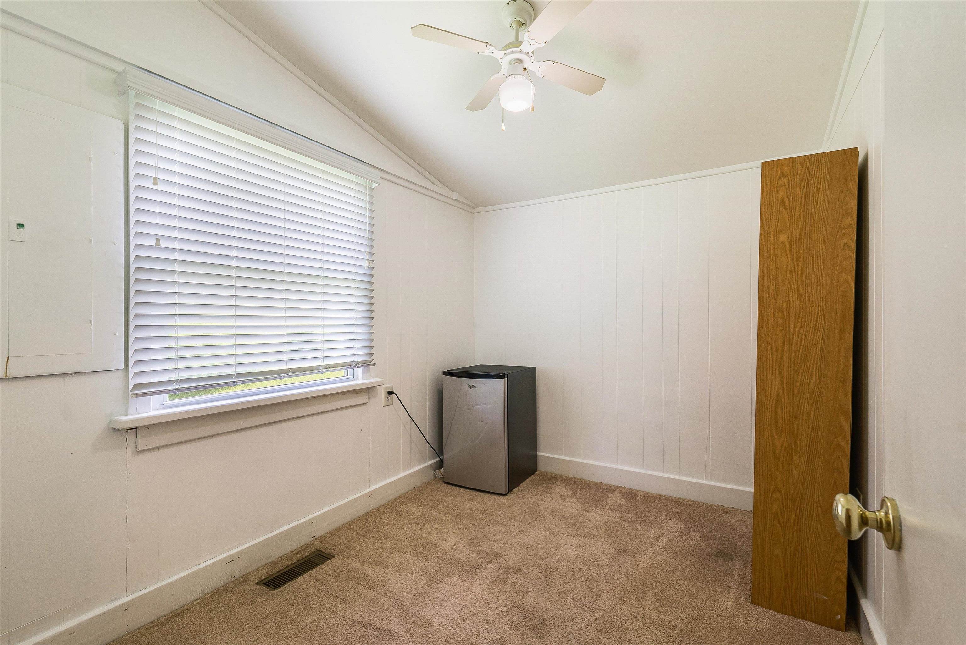 141 ELIZABETH AVE, WAYNESBORO, Virginia 22980, 3 Bedrooms Bedrooms, ,1 BathroomBathrooms,Residential,141 ELIZABETH AVE,667377 MLS # 667377