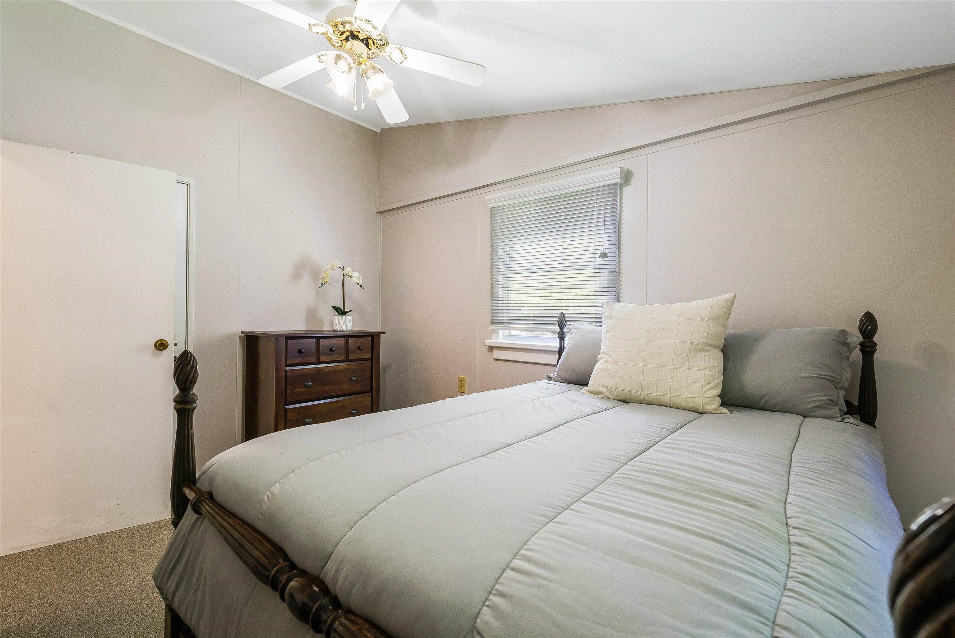 141 ELIZABETH AVE, WAYNESBORO, Virginia 22980, 3 Bedrooms Bedrooms, ,1 BathroomBathrooms,Residential,141 ELIZABETH AVE,667377 MLS # 667377