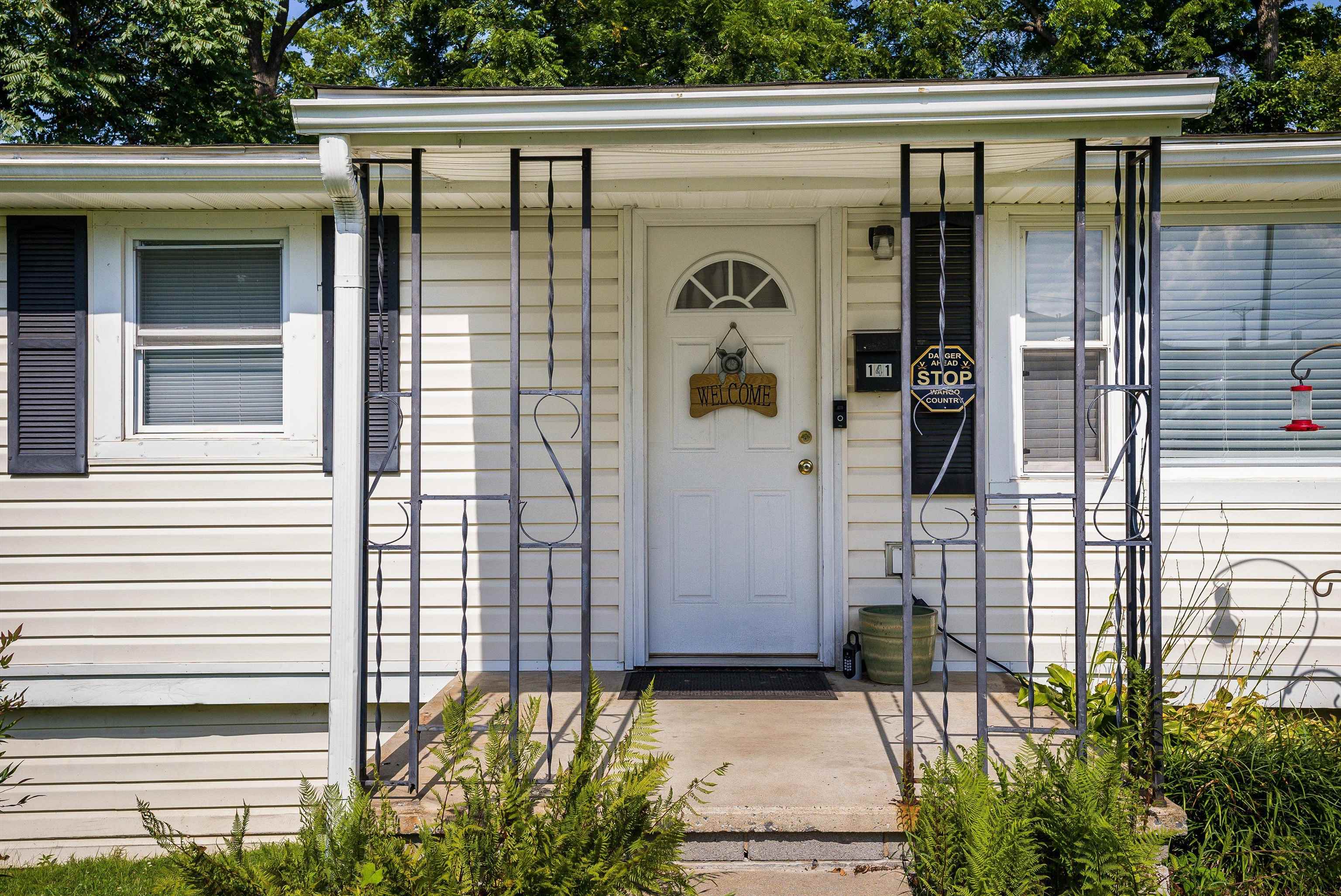 141 ELIZABETH AVE, WAYNESBORO, Virginia 22980, 3 Bedrooms Bedrooms, ,1 BathroomBathrooms,Residential,141 ELIZABETH AVE,667377 MLS # 667377