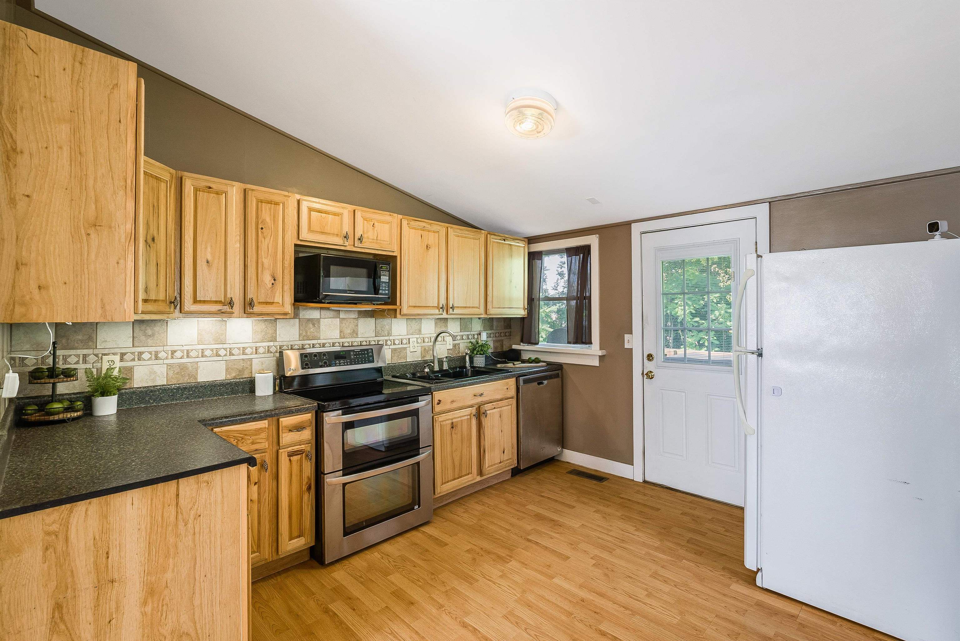 141 ELIZABETH AVE, WAYNESBORO, Virginia 22980, 3 Bedrooms Bedrooms, ,1 BathroomBathrooms,Residential,141 ELIZABETH AVE,667377 MLS # 667377
