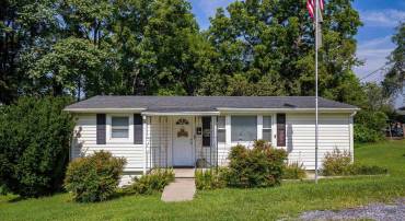 141 ELIZABETH AVE, WAYNESBORO, Virginia 22980, 3 Bedrooms Bedrooms, ,1 BathroomBathrooms,Residential,141 ELIZABETH AVE,667377 MLS # 667377
