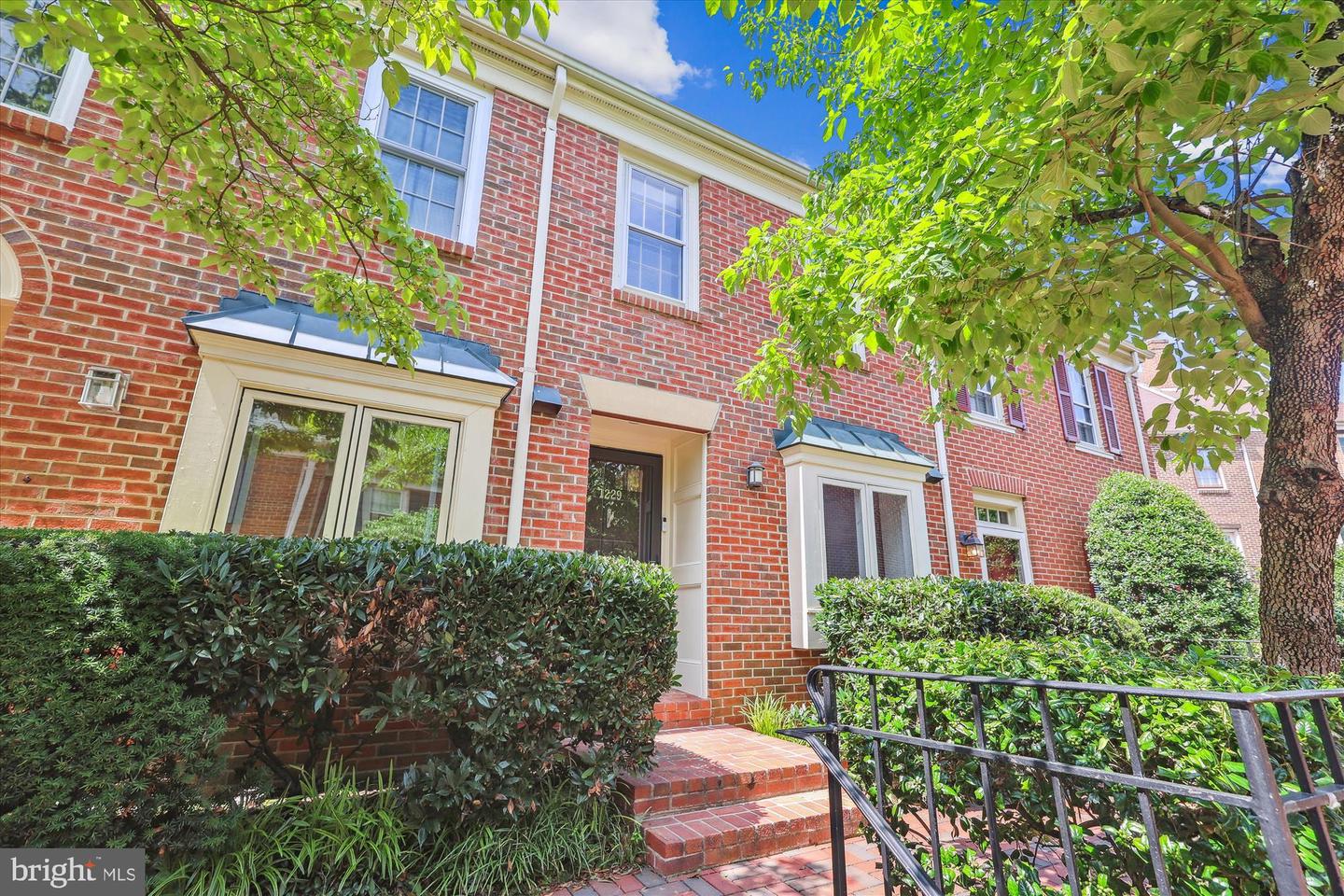1229 PORTNER RD, ALEXANDRIA, Virginia 22314, 2 Bedrooms Bedrooms, 7 Rooms Rooms,1 BathroomBathrooms,Residential,For sale,1229 PORTNER RD,VAAX2047906 MLS # VAAX2047906