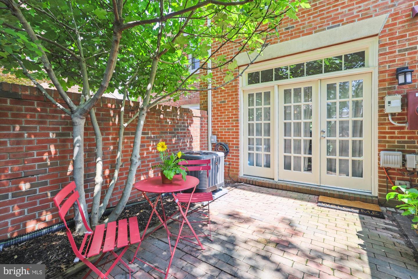 1229 PORTNER RD, ALEXANDRIA, Virginia 22314, 2 Bedrooms Bedrooms, 7 Rooms Rooms,1 BathroomBathrooms,Residential,For sale,1229 PORTNER RD,VAAX2047906 MLS # VAAX2047906