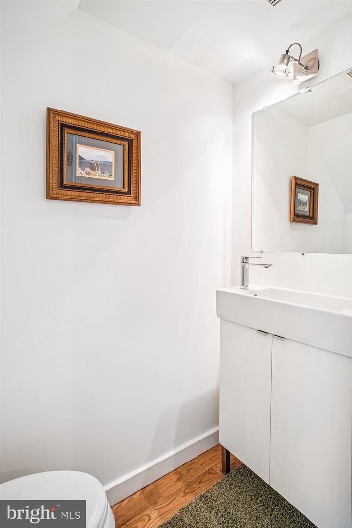 1229 PORTNER RD, ALEXANDRIA, Virginia 22314, 2 Bedrooms Bedrooms, 7 Rooms Rooms,1 BathroomBathrooms,Residential,For sale,1229 PORTNER RD,VAAX2047906 MLS # VAAX2047906