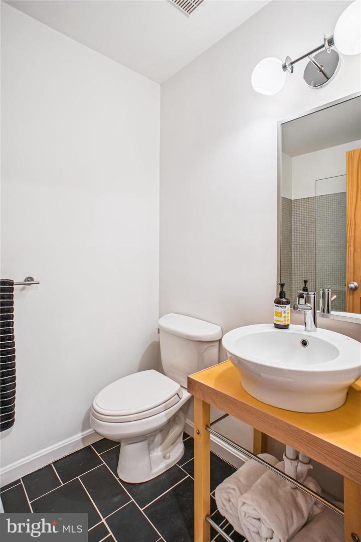 1229 PORTNER RD, ALEXANDRIA, Virginia 22314, 2 Bedrooms Bedrooms, 7 Rooms Rooms,1 BathroomBathrooms,Residential,For sale,1229 PORTNER RD,VAAX2047906 MLS # VAAX2047906