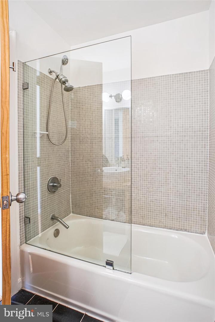 1229 PORTNER RD, ALEXANDRIA, Virginia 22314, 2 Bedrooms Bedrooms, 7 Rooms Rooms,1 BathroomBathrooms,Residential,For sale,1229 PORTNER RD,VAAX2047906 MLS # VAAX2047906