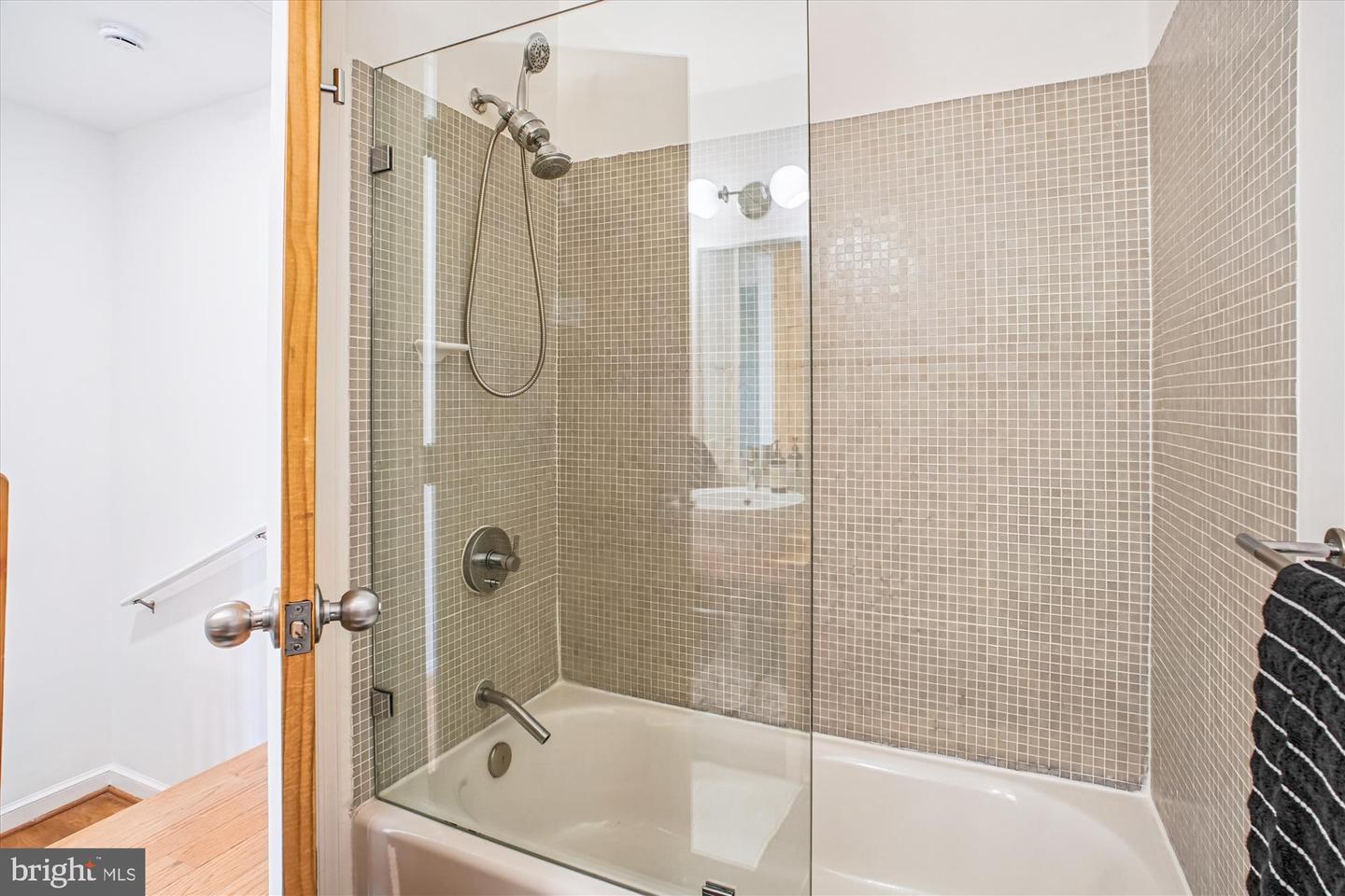 1229 PORTNER RD, ALEXANDRIA, Virginia 22314, 2 Bedrooms Bedrooms, 7 Rooms Rooms,1 BathroomBathrooms,Residential,For sale,1229 PORTNER RD,VAAX2047906 MLS # VAAX2047906