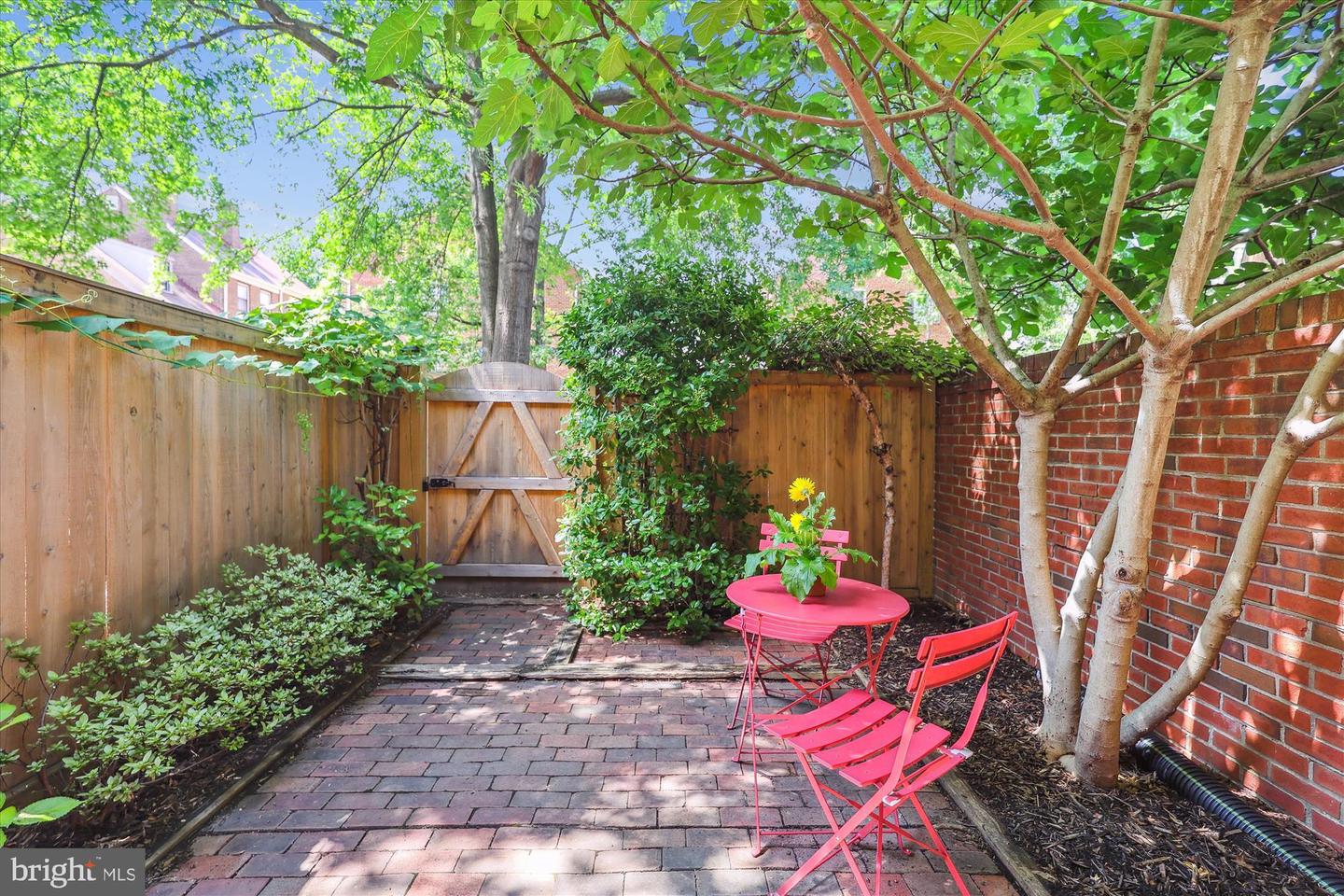 1229 PORTNER RD, ALEXANDRIA, Virginia 22314, 2 Bedrooms Bedrooms, 7 Rooms Rooms,1 BathroomBathrooms,Residential,For sale,1229 PORTNER RD,VAAX2047906 MLS # VAAX2047906