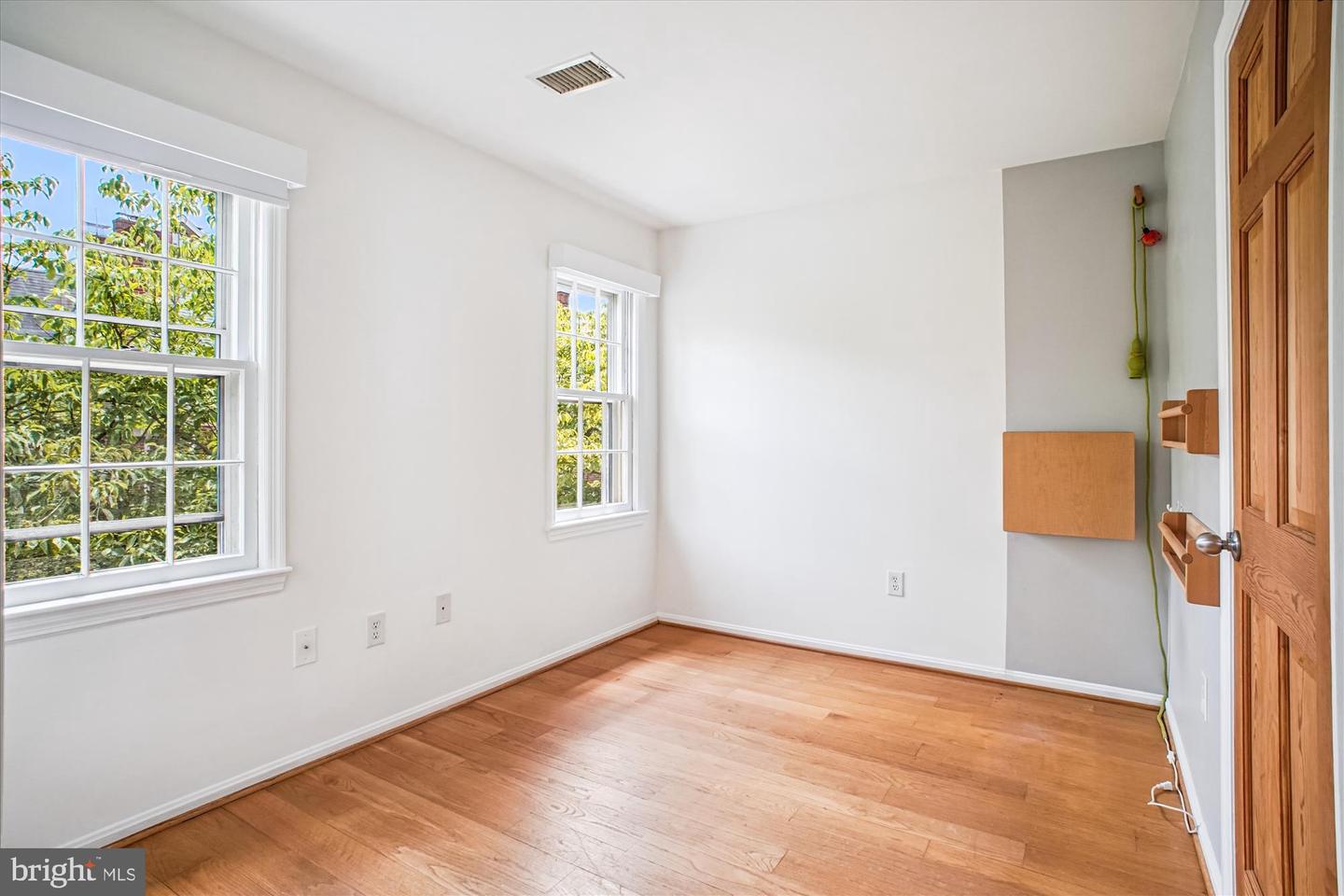 1229 PORTNER RD, ALEXANDRIA, Virginia 22314, 2 Bedrooms Bedrooms, 7 Rooms Rooms,1 BathroomBathrooms,Residential,For sale,1229 PORTNER RD,VAAX2047906 MLS # VAAX2047906