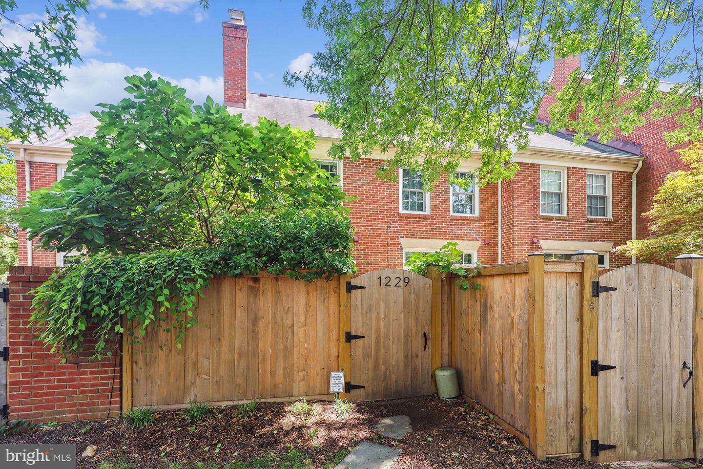 1229 PORTNER RD, ALEXANDRIA, Virginia 22314, 2 Bedrooms Bedrooms, 7 Rooms Rooms,1 BathroomBathrooms,Residential,For sale,1229 PORTNER RD,VAAX2047906 MLS # VAAX2047906