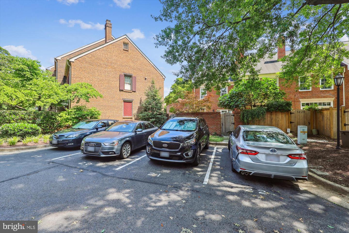 1229 PORTNER RD, ALEXANDRIA, Virginia 22314, 2 Bedrooms Bedrooms, 7 Rooms Rooms,1 BathroomBathrooms,Residential,For sale,1229 PORTNER RD,VAAX2047906 MLS # VAAX2047906