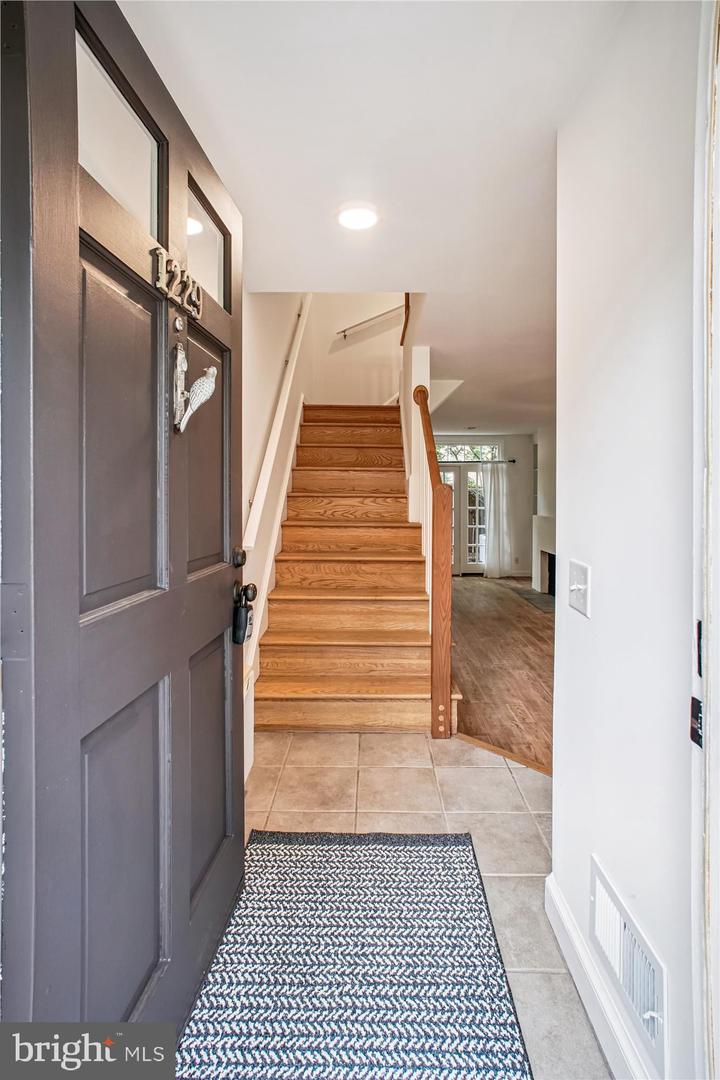 1229 PORTNER RD, ALEXANDRIA, Virginia 22314, 2 Bedrooms Bedrooms, 7 Rooms Rooms,1 BathroomBathrooms,Residential,For sale,1229 PORTNER RD,VAAX2047906 MLS # VAAX2047906