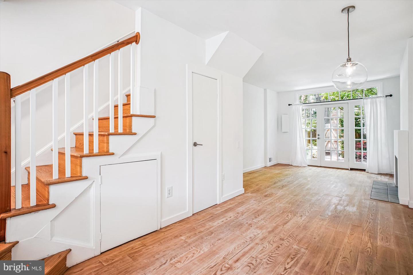 1229 PORTNER RD, ALEXANDRIA, Virginia 22314, 2 Bedrooms Bedrooms, 7 Rooms Rooms,1 BathroomBathrooms,Residential,For sale,1229 PORTNER RD,VAAX2047906 MLS # VAAX2047906