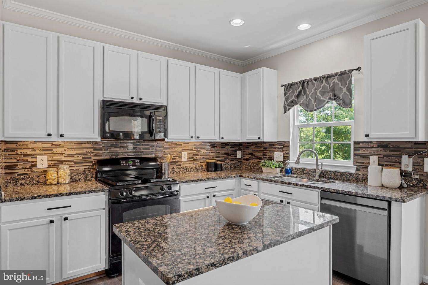 2644 MYRTLEWOOD DR, DUMFRIES, Virginia 22026, 4 Bedrooms Bedrooms, ,3 BathroomsBathrooms,Residential,For sale,2644 MYRTLEWOOD DR,VAPW2100374 MLS # VAPW2100374