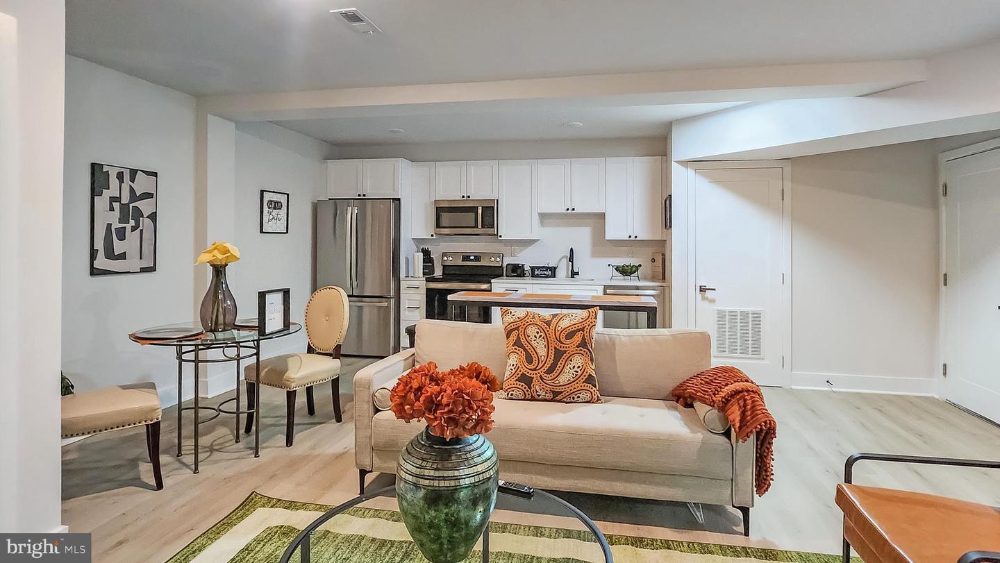 1621 T ST SE #2, WASHINGTON, District Of Columbia 20020, 3 Bedrooms Bedrooms, ,1 BathroomBathrooms,Residential,For sale,1621 T ST SE #2,DCDC2212906 MLS # DCDC2212906