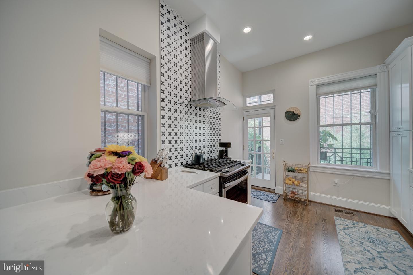 1842 NORTH CAPITOL ST NW, WASHINGTON, District Of Columbia 20002, 3 Bedrooms Bedrooms, ,2 BathroomsBathrooms,Residential,For sale,1842 NORTH CAPITOL ST NW,DCDC2213126 MLS # DCDC2213126