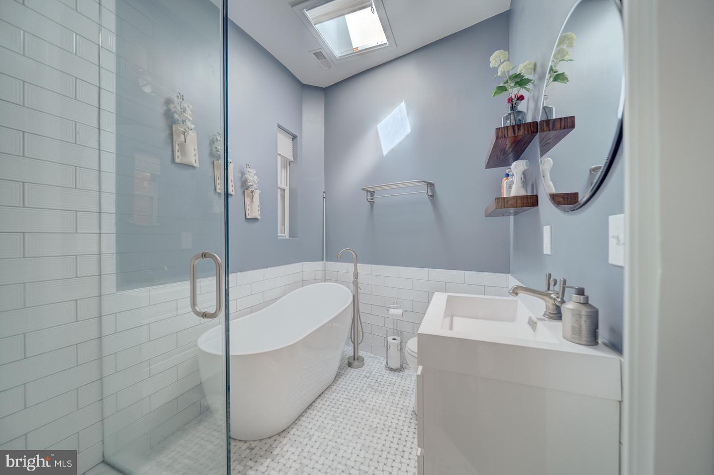 1842 NORTH CAPITOL ST NW, WASHINGTON, District Of Columbia 20002, 3 Bedrooms Bedrooms, ,2 BathroomsBathrooms,Residential,For sale,1842 NORTH CAPITOL ST NW,DCDC2213126 MLS # DCDC2213126