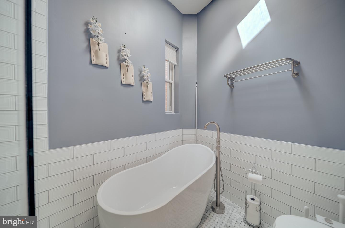 1842 NORTH CAPITOL ST NW, WASHINGTON, District Of Columbia 20002, 3 Bedrooms Bedrooms, ,2 BathroomsBathrooms,Residential,For sale,1842 NORTH CAPITOL ST NW,DCDC2213126 MLS # DCDC2213126