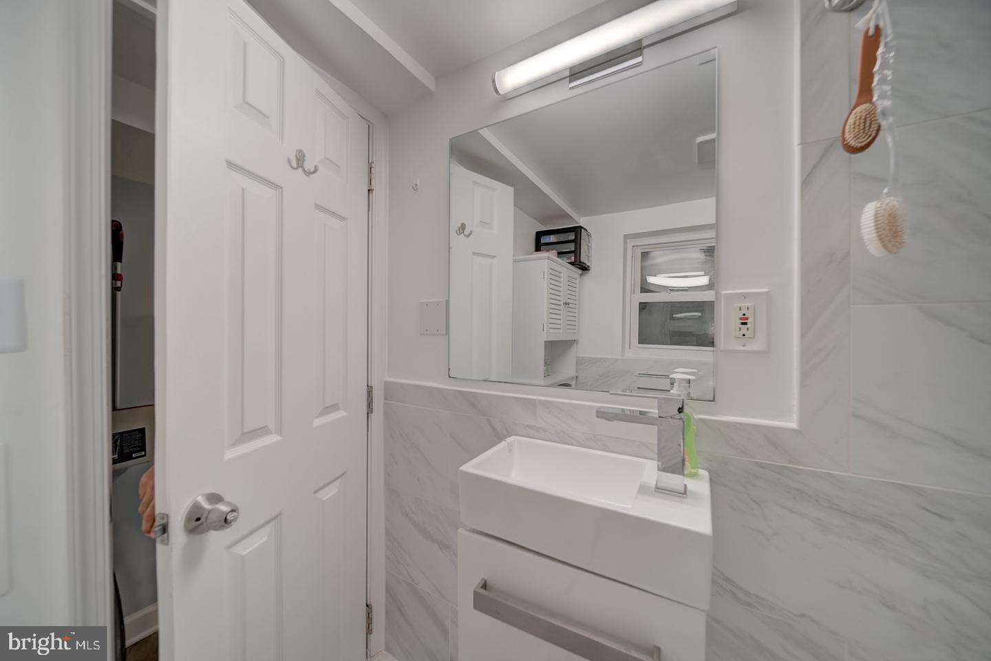 1842 NORTH CAPITOL ST NW, WASHINGTON, District Of Columbia 20002, 3 Bedrooms Bedrooms, ,2 BathroomsBathrooms,Residential,For sale,1842 NORTH CAPITOL ST NW,DCDC2213126 MLS # DCDC2213126