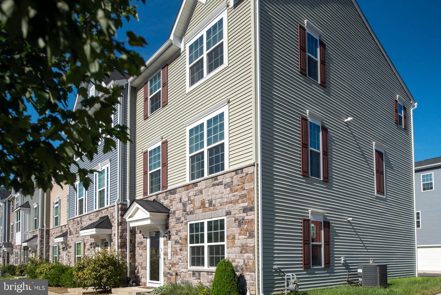 9711 CEDARMASS CIR, FREDERICKSBURG, Virginia 22408, 3 Bedrooms Bedrooms, 6 Rooms Rooms,2 BathroomsBathrooms,Residential,For sale,9711 CEDARMASS CIR,VASP2035138 MLS # VASP2035138