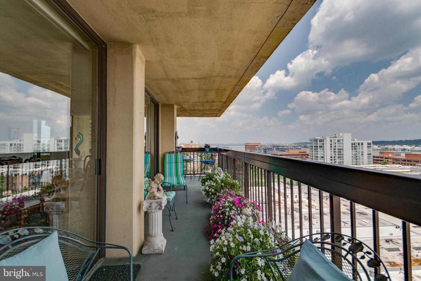 400 MADISON ST #1308, ALEXANDRIA, Virginia 22314, 3 Bedrooms Bedrooms, ,2 BathroomsBathrooms,Residential,For sale,400 MADISON ST #1308,VAAX2048130 MLS # VAAX2048130